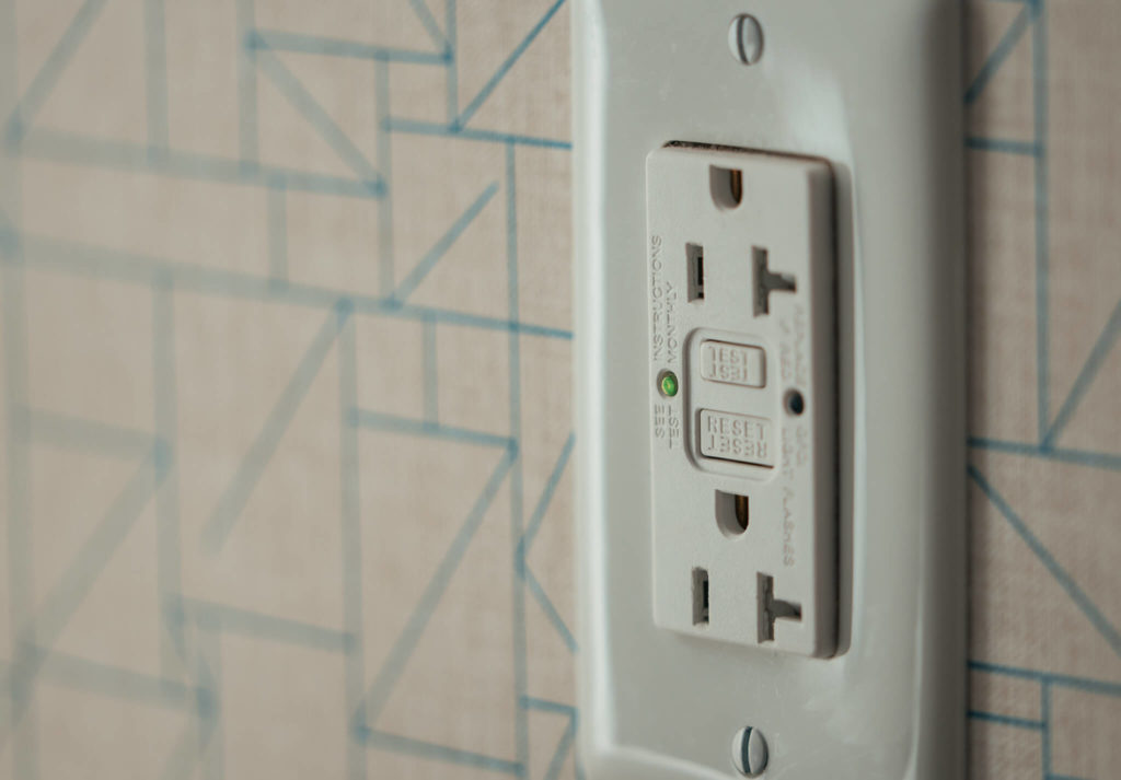 Pros and Cons of GFI Outlets 𝐄𝐱𝐩𝐫𝐞𝐬𝐬 𝐄𝐥𝐞𝐜𝐭𝐫𝐢𝐜𝐚𝐥 𝐒𝐞𝐫𝐯𝐢𝐜𝐞𝐬