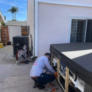 Express employee working on a LA home